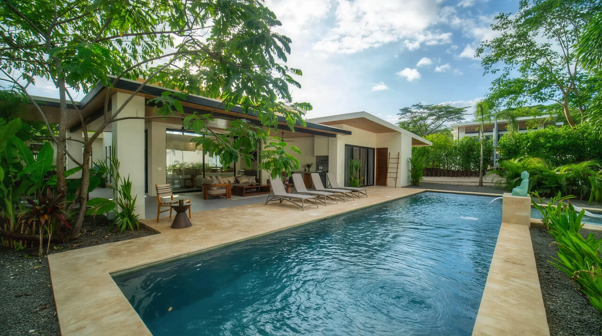 Representación 3D de la terraza de Casa CM, con sofás cómodos, mesa de comedor espaciosa y vistas al jardín, este espacio es ideal para reuniones familiares.